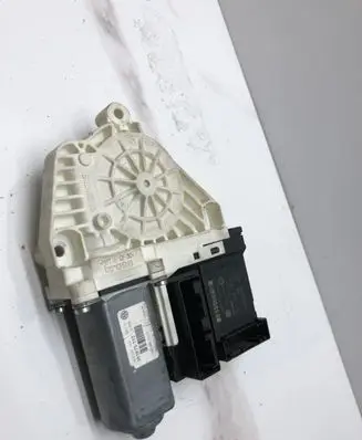 Volkswagen PASSAT B6 Front door window regulator motor 1K0959702P 981675112 1K0959792
