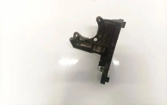 Ford Focus Engine mounting bracket