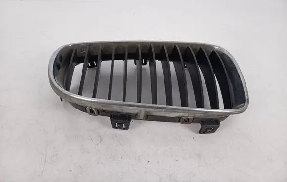 BMW 1 E82 E88 Front bumper upper radiator grill
