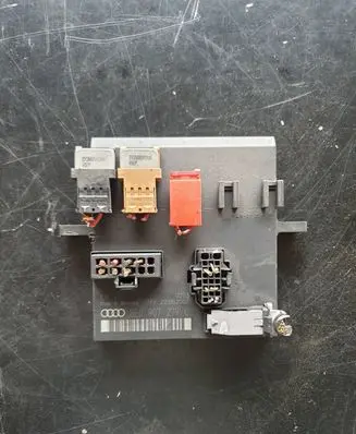 Audi A4 S4 B6 8E 8H Comfort/convenience module 8E0907279C 22052002