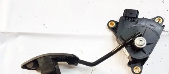 Renault Koleos I Accelerator throttle pedal 18002JY00A