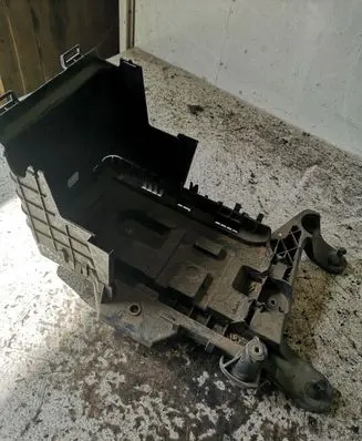 Audi A3 S3 8P Battery box tray 1K0915333