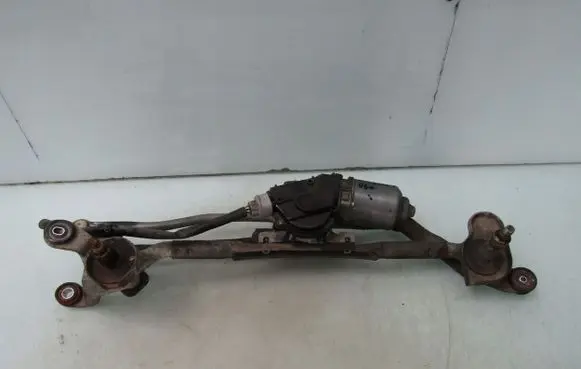 Mazda 5 Front wiper linkage and motor