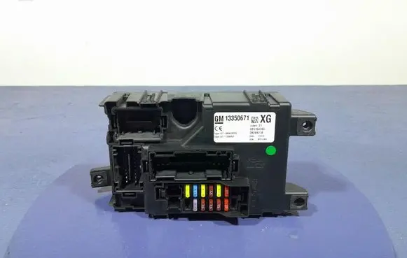 Opel Corsa D Fuse box set 13350671