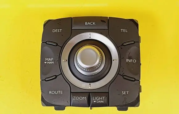 Head unit multimedia control