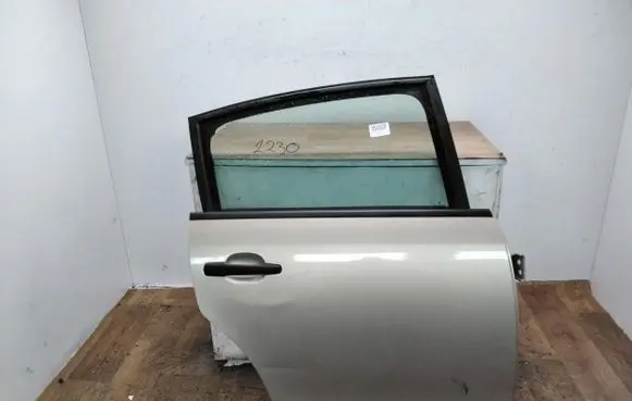 Audi A6 S6 C4 4A Rear door