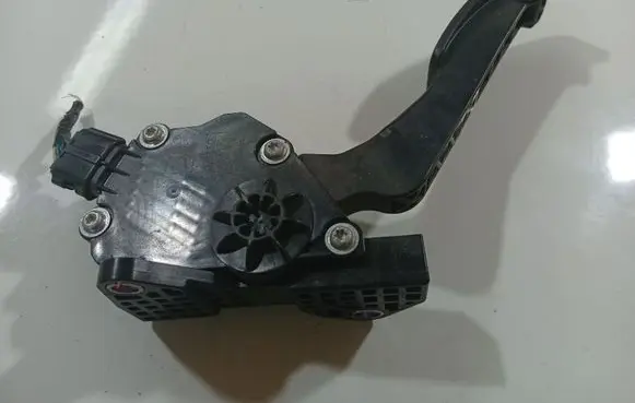 Subaru Legacy Accelerator throttle pedal 36010AG140