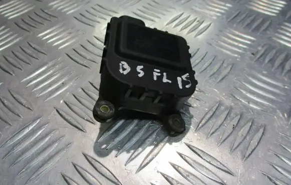 Volkswagen PASSAT B5 Central body control module 8D2820511E