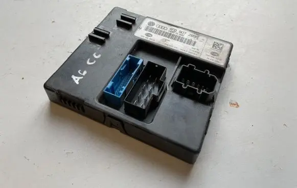 Audi A6 S6 C5 4B Comfort/convenience module 4F0907289G