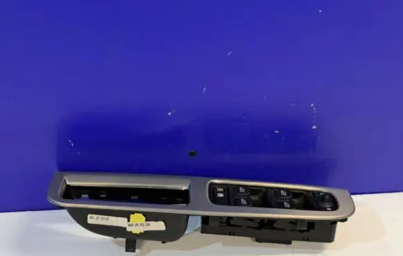Volvo V50 Electric window control switch 30710787 30710788