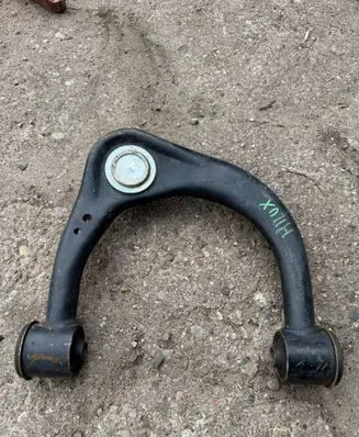 Toyota Hilux VIII Front upper control arm/wishbone 