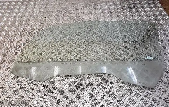 Mitsubishi Colt Front door window glass four-door 43r00048