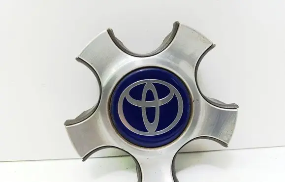 Toyota Avensis Verso Original wheel cap 