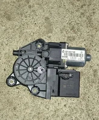 Renault Scenic III - Grand scenic III Rear door window regulator motor 827303178R