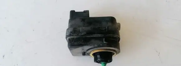 Headlight level adjustment motor