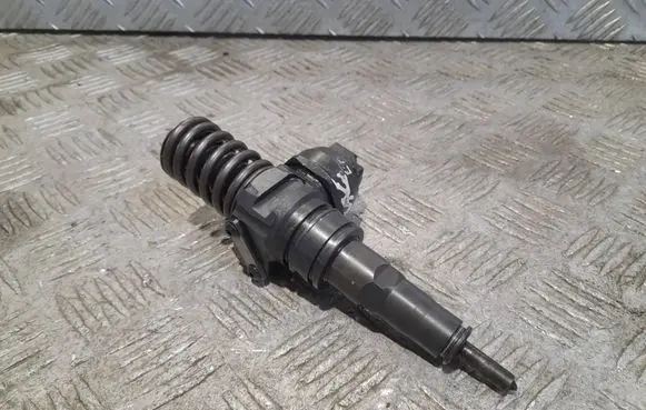 Skoda Octavia Mk2 (1Z) Fuel injector 038130073AG 0414720215