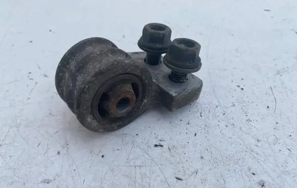 Volvo V70 Engine mount bracket 9445335