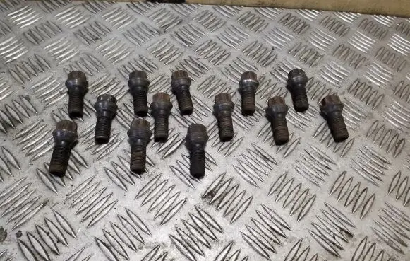 BMW 5 F10 F11 Nuts/bolts 