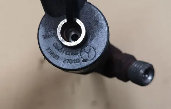 KIA Carens I Fuel injector 0445110064