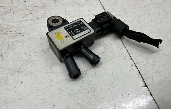 Mercedes-Benz CLA C118 X118 Exhaust gas pressure sensor A0009057809