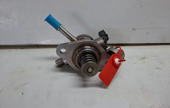 Opel Astra K Mechanical fuel pump S27647826 555101780