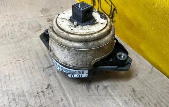 Mercedes-Benz GL X166 Engine mount bracket A1662406117