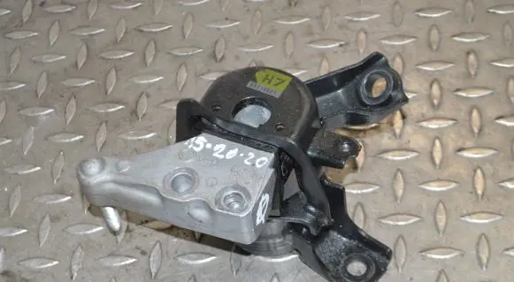 Lexus NX Engine mount bracket K6210521