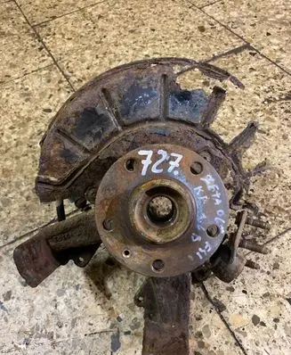 Volkswagen Jetta V Front wheel hub