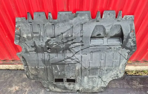 Volkswagen PASSAT B7 Engine splash shield/under tray 3C0825237H 3C0825235M