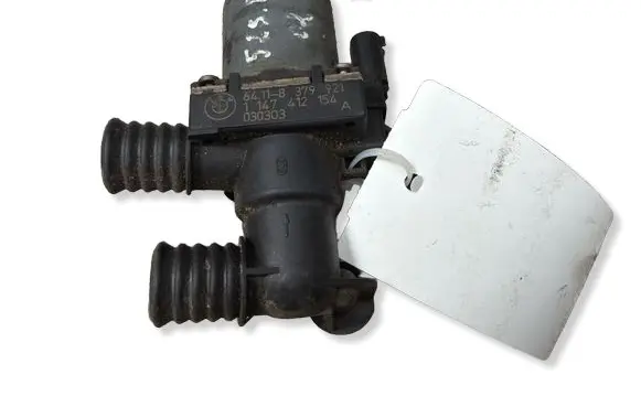 BMW 5 E39 Coolant heater control valve 8379921