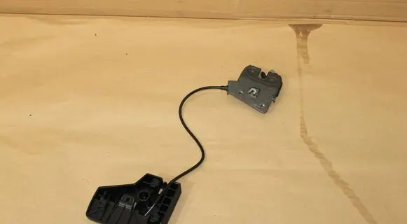 BMW 2 G42 Seat back rest lock catch 7112364
