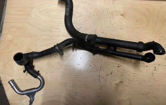 Mercedes-Benz C W204 Engine coolant pipe/hose A2742000615 A2742001682