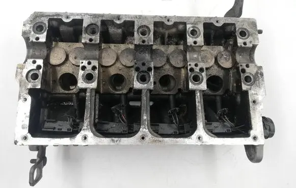 Volkswagen PASSAT B5 Engine head 038103373C