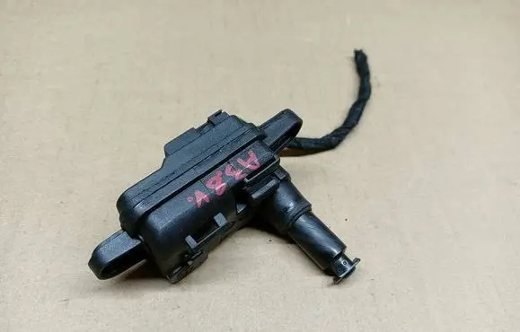 Audi A3 S3 8V Fuel tank cap 8V0862153A 4095543 21014095543