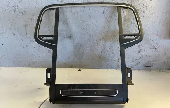 Radio/GPS head unit trim