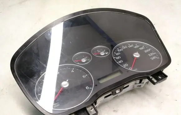 Ford Focus C-MAX Speedometer (instrument cluster) 3M5T10849GJ