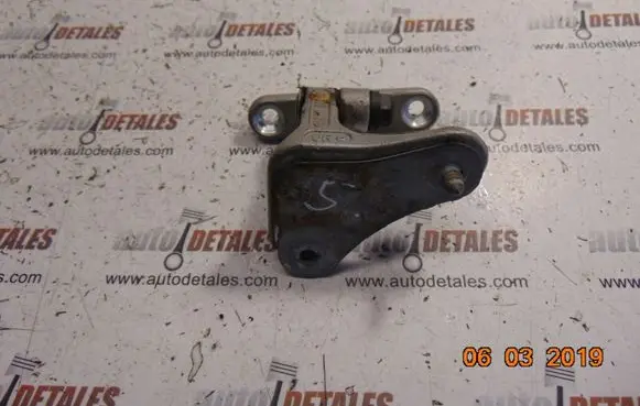 Mercedes-Benz C W203 Front door upper hinge