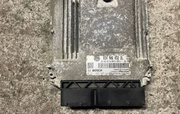 Volkswagen PASSAT B6 Engine control unit/module ECU 03H906032DL 0261S02600