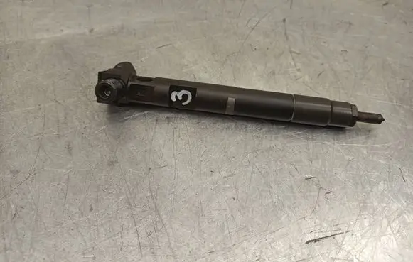 Mercedes-Benz C W204 Fuel injector A6510702887 28271551 H7124S9JTA