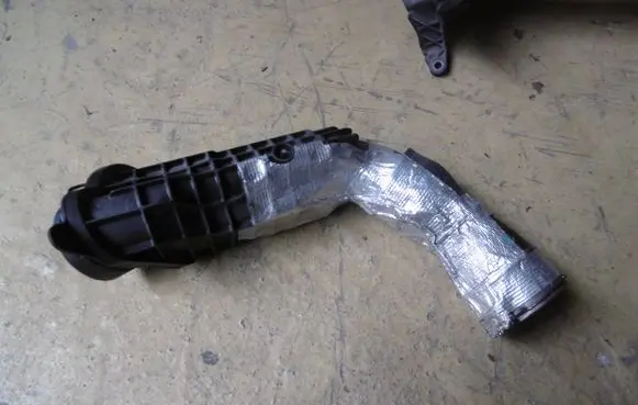 Renault Scenic III - Grand scenic III Intake resonator AT66CF30 071753