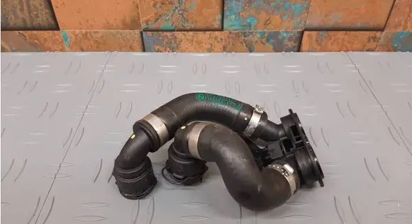 BMW X6 G06 Engine coolant pipe/hose 8780517 61218780517
