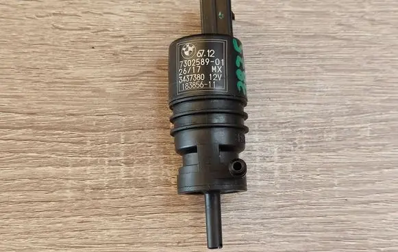 BMW 4 F32 F33 Windscreen/windshield washer pump 7302589 67127302589