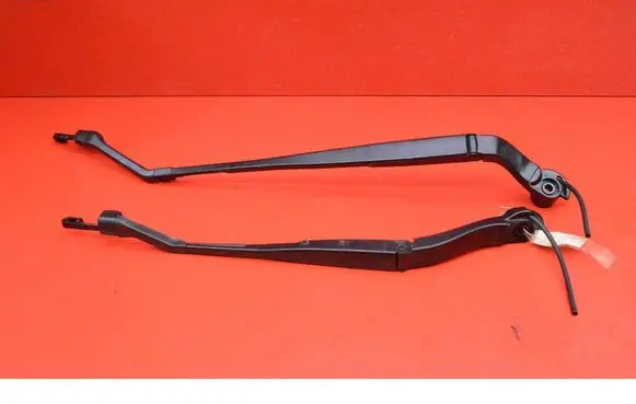 Nissan Qashqai Front wiper blade arm L35D