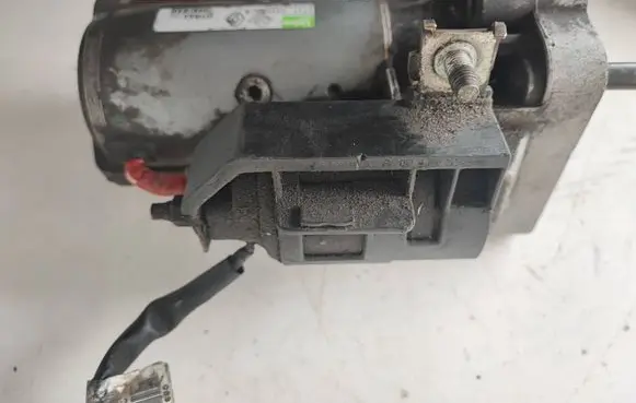 Opel Vivaro Starter motor 8200634602 D7R53 17J700142SB