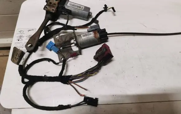 Mercedes-Benz ML W166 Seat adjustment motor 901889186 7091980 986299105