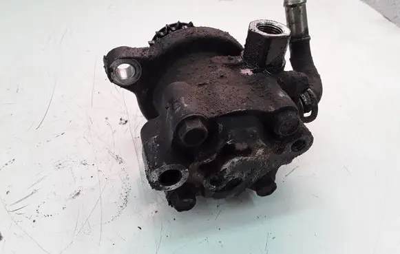 Nissan X-Trail T30 Power steering pump