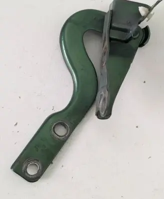 Mazda Demio Engine bonnet/hood hinges D20152410A