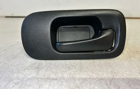 Honda CR-V Front door interior handle 