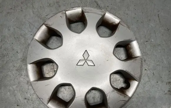 Mitsubishi Colt R15 wheel hub/cap/trim 3983S0010