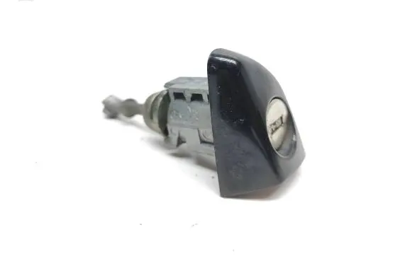 Peugeot 308 Front door lock (next to the handle) 